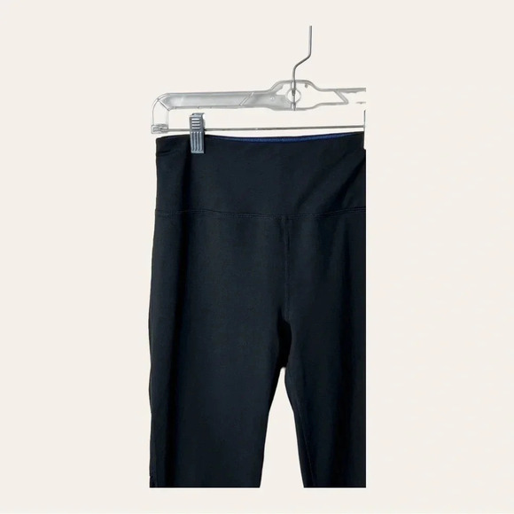 0762. CALVIN KLEIN PERFORMANCE CAPRIS‎ LEGGINGS BLACK IN COLOR SIZE MEDIUM - Picture 2 of 9